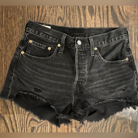 Women's Levi's 501 Black Cut Off Shorts Denim Size 27 - Picture 2 of 7